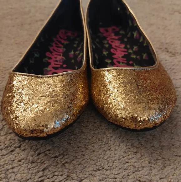 Betsyville by Betsy Johnson Gold Glitter Flats, Size 8.5