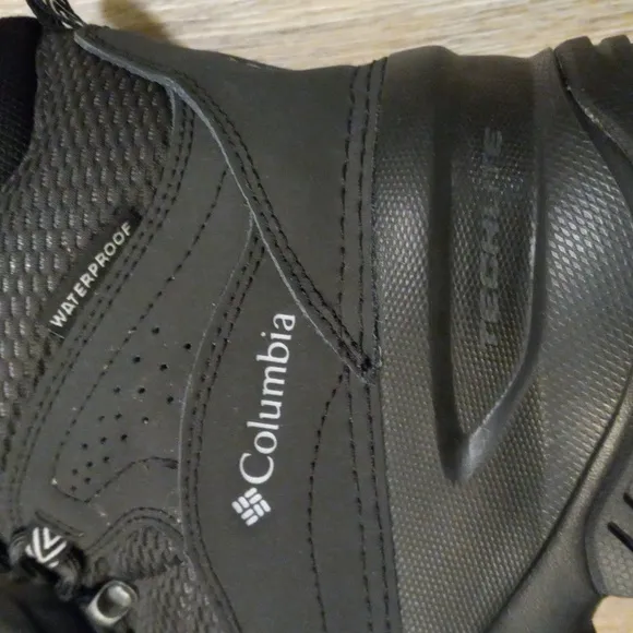 BLACK COLUMBIA 200grams OMNI-GRIP BOOTS