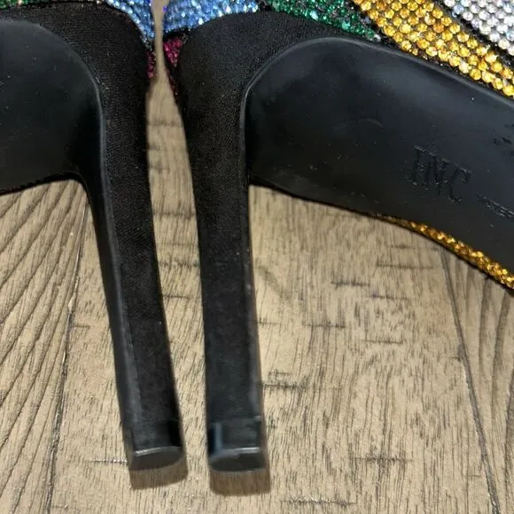 Bling! These sequins boots 🪩 👢👢 are ready to dance 💃 and mingle. HolidayChic