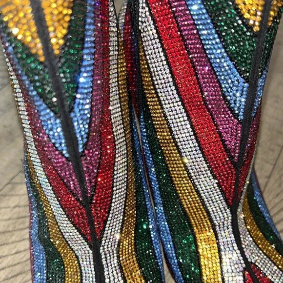 Bling! These sequins boots 🪩 👢👢 are ready to dance 💃 and mingle. HolidayChic