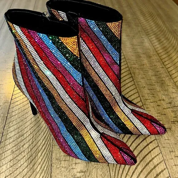 Bling! These sequins boots 🪩 👢👢 are ready to dance 💃 and mingle. HolidayChic