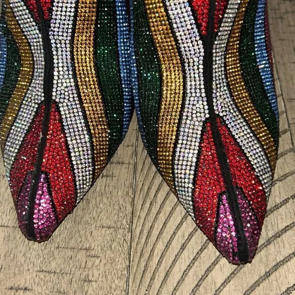 Bling! These sequins boots 🪩 👢👢 are ready to dance 💃 and mingle. HolidayChic