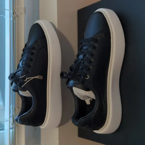 BNIB Sz 7 Black leather Rebecca Minkhoff platform  sneakers