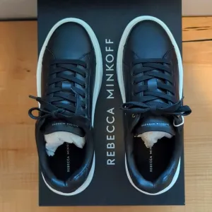 BNIB Sz 7 Black leather Rebecca Minkhoff platform  sneakers