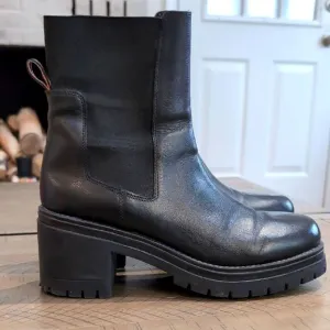 Boden Black Leather Heeled Chelsea Boots Chunky Block Heel Sz 41
