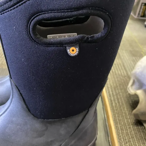 BOGS Kids' Classic High Handles Winter Boots- kids size 5