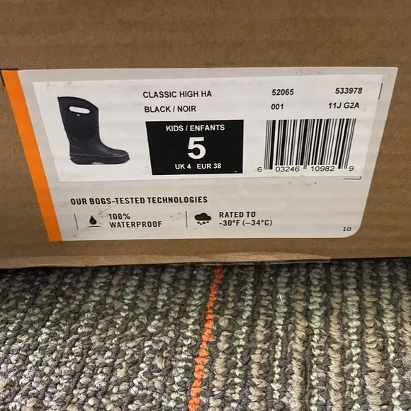 BOGS Kids' Classic High Handles Winter Boots- kids size 5