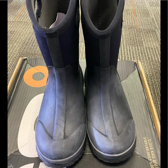 BOGS Kids' Classic High Handles Winter Boots- kids size 5