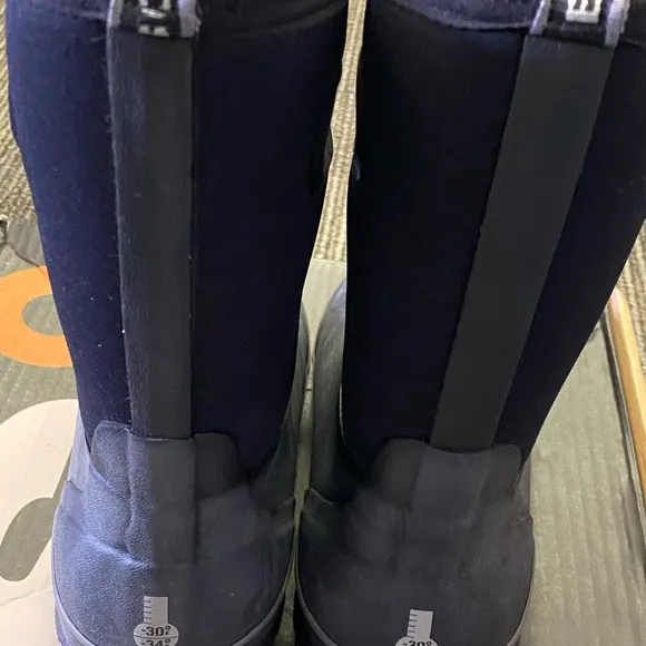 BOGS Kids' Classic High Handles Winter Boots- kids size 5