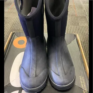 BOGS Kids' Classic High Handles Winter Boots- kids size 5