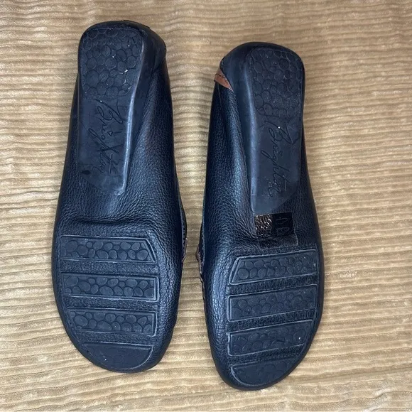 Brighton Genuine Leather Native flats