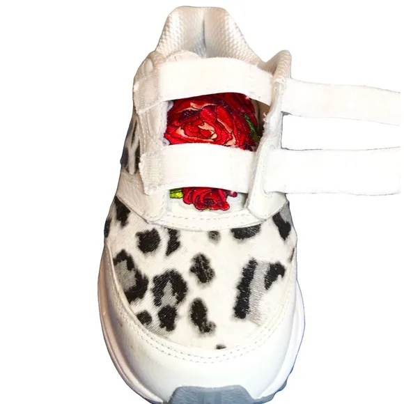 BROOKS ADDICTION WALKER VELCRO V-STRAP, STYLISH UPCYCLED SNEAKER, WHITE, SZ 9.5B
