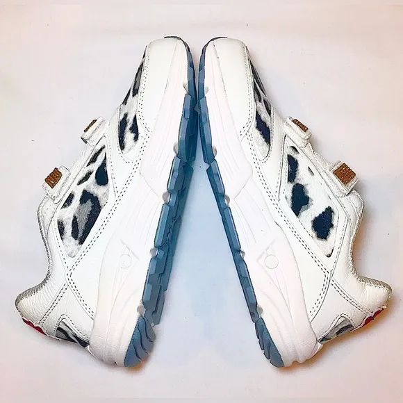 BROOKS ADDICTION WALKER VELCRO V-STRAP, STYLISH UPCYCLED SNEAKER, WHITE, SZ 9.5B