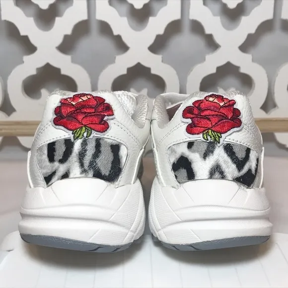 BROOKS ADDICTION WALKER VELCRO V-STRAP, STYLISH UPCYCLED SNEAKER, WHITE, SZ 9.5B
