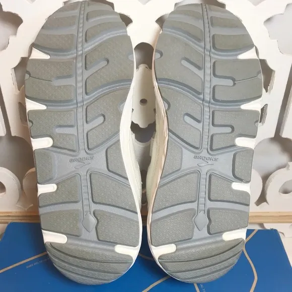 BROOKS ADDICTION WALKER VELCRO V-STRAP, SZ 9.5B MED WIDTH, WHITE, INSOLE READY