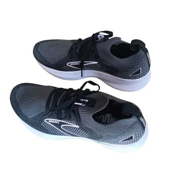 Brooks Levitate 5 StealthFit Black Gray Purple Running Shoes Sneakers Size 7.5