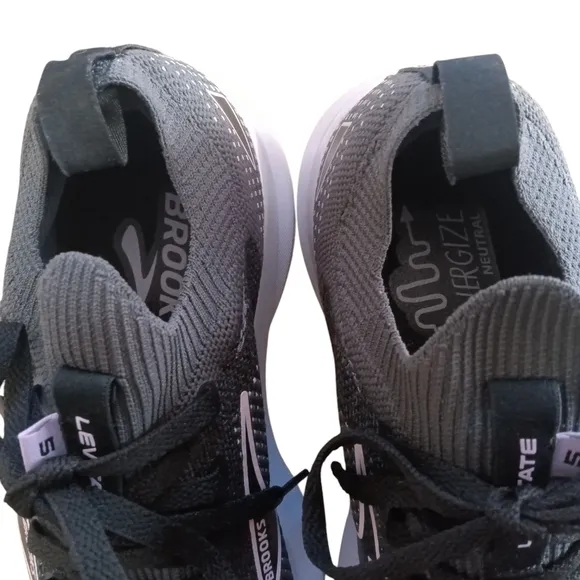 Brooks Levitate 5 StealthFit Black Gray Purple Running Shoes Sneakers Size 7.5
