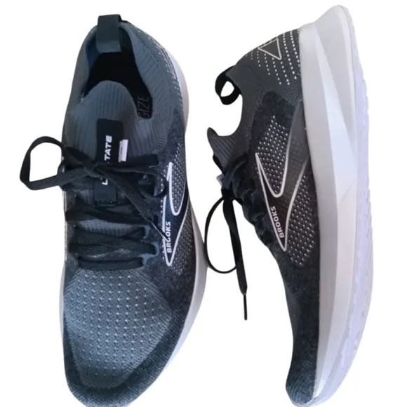 Brooks Levitate 5 StealthFit Black Gray Purple Running Shoes Sneakers Size 7.5