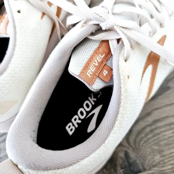 Brooks Revel 4 Women's Cream and Tan Sneakers
