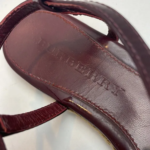 Burberry Burgundy Patent Leather Nova Check Coated Canvas T-Strap Flat Size 5
