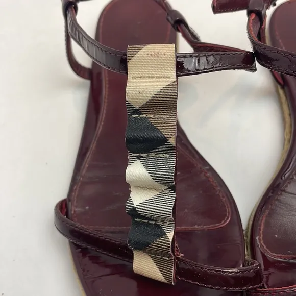 Burberry Burgundy Patent Leather Nova Check Coated Canvas T-Strap Flat Size 5