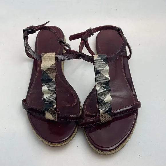 Burberry Burgundy Patent Leather Nova Check Coated Canvas T-Strap Flat Size 5