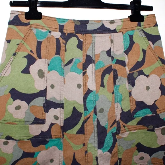 Cabi &quot;Zip Line&quot; Floral Side Pocket Skirt