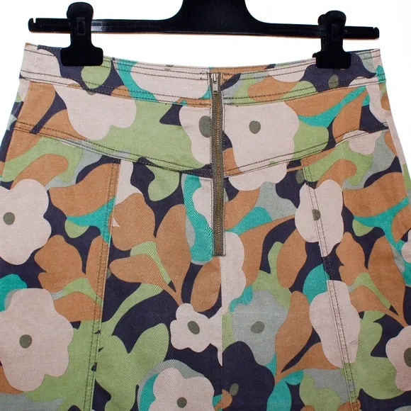 Cabi &quot;Zip Line&quot; Floral Side Pocket Skirt