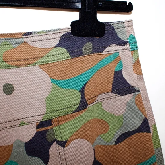 Cabi &quot;Zip Line&quot; Floral Side Pocket Skirt
