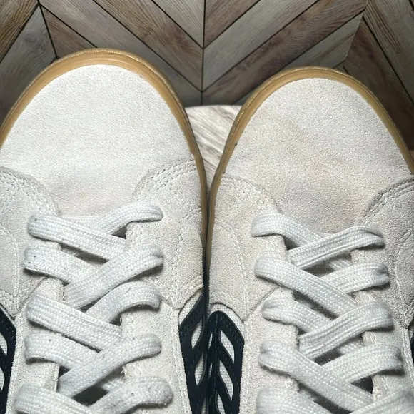 CARIUMA Catiba Sneakers Skater Rubber Sole Neutral Casual Suede Gum White