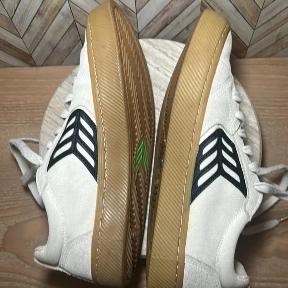 CARIUMA Catiba Sneakers Skater Rubber Sole Neutral Casual Suede Gum White