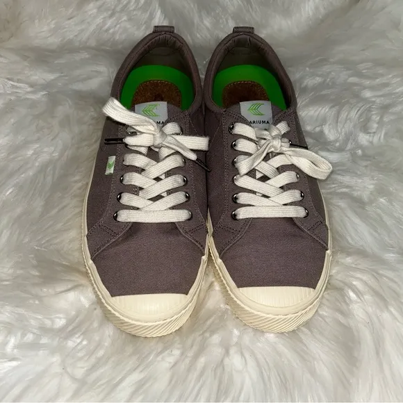 Cariuma Grey Canvas OCA Low Sneakers Sz 11
