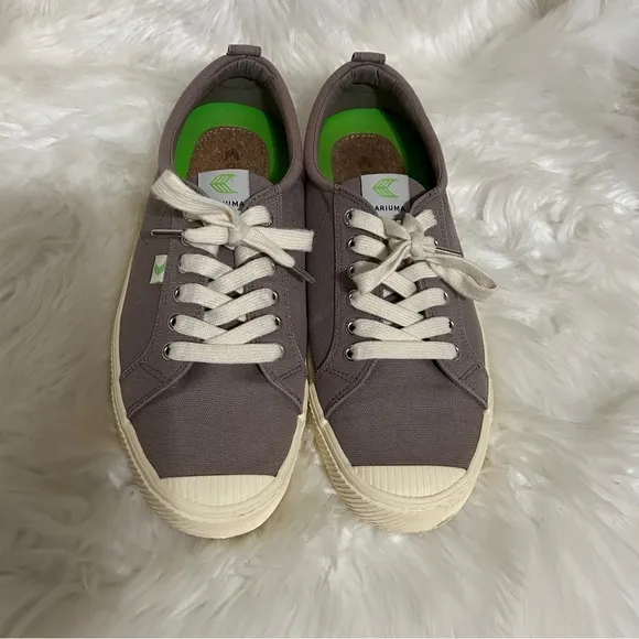 Cariuma Grey Canvas OCA Low Sneakers Sz 11