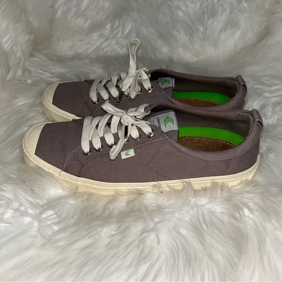 Cariuma Grey Canvas OCA Low Sneakers Sz 11