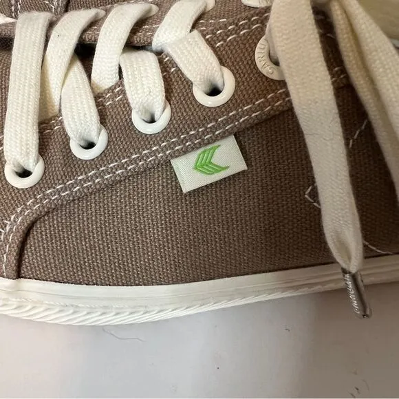 Cariuma Oca Unisex Canvas Low Top Taupe Skater Sneakers Women’s 9 Men’s 7.5