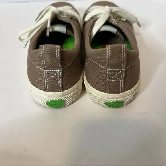Cariuma Oca Unisex Canvas Low Top Taupe Skater Sneakers Women’s 9 Men’s 7.5