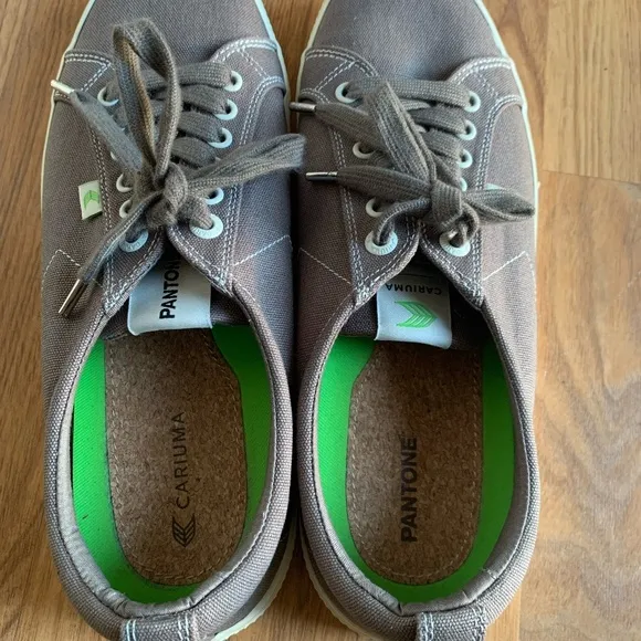Cariuma Pantone Gray Canvas Low top Lifestyle Sneakers Size 10 Men 11.5 Women