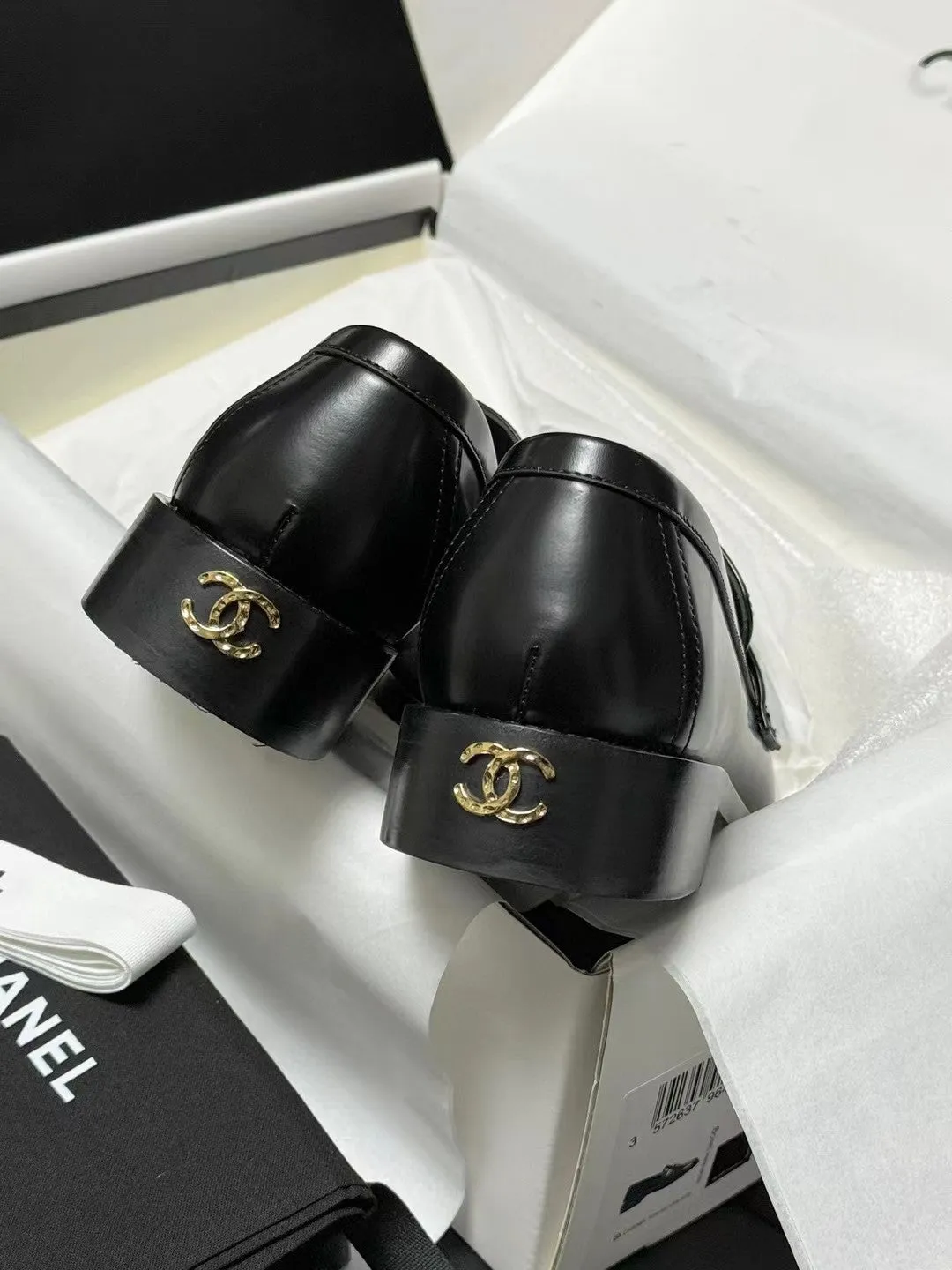 CC LOAFER BLACK CALFSKIN WITH META LOGO