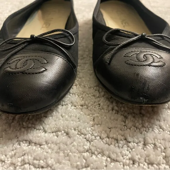 CHANEL Black Flats Timeless Elegance - Used