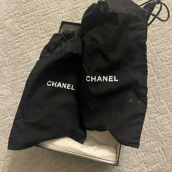 CHANEL Black Flats Timeless Elegance - Used