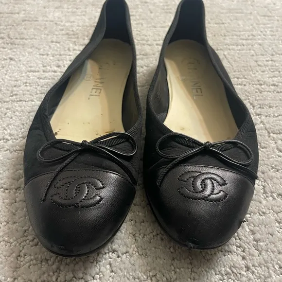 CHANEL Black Flats Timeless Elegance - Used