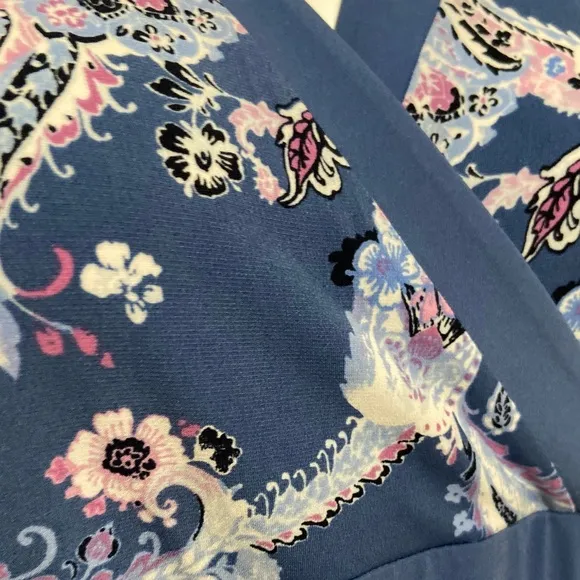 Chico’s~Charming~Soft~Stretchy~Paisley Print~V-Neck~Short Sleeve~Dress~Size 8