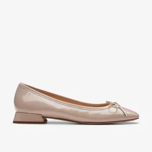 Clarks Ballet Flats Women's Ubree15 Step Sand Patent Sz. 9