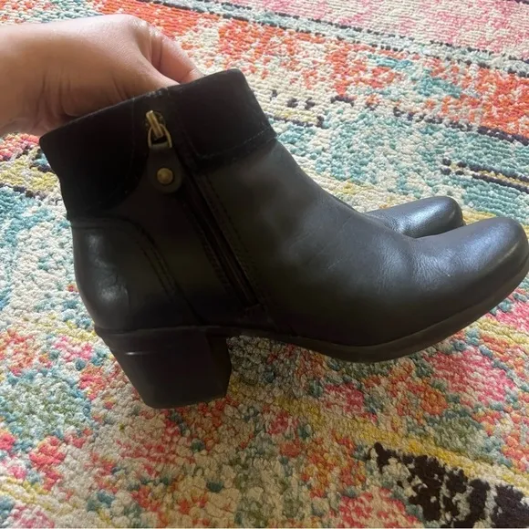 Clark’s Black Emslie Twist Boots size 8