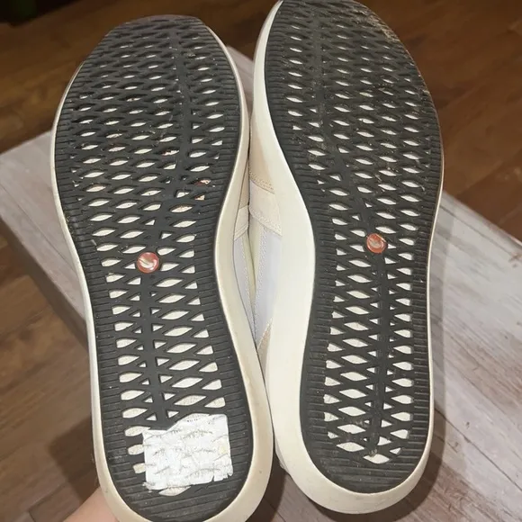 Clarks UN Rio Leather Neutral Toned Sneakers