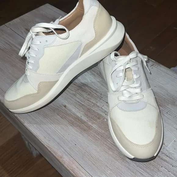 Clarks UN Rio Leather Neutral Toned Sneakers
