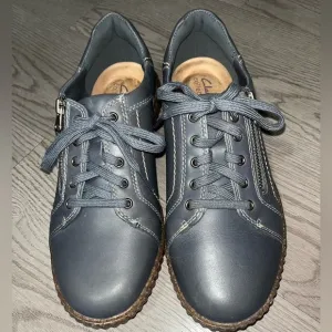 Clarks Women's Caroline Janna Sneaker, Size 8