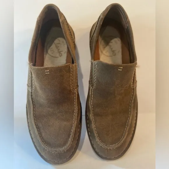 Clarks~Men’s Brown Suede Leather Comfort Loafers~Traction Control Outsole~Size 9