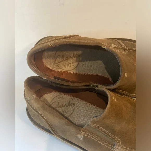 Clarks~Men’s Brown Suede Leather Comfort Loafers~Traction Control Outsole~Size 9