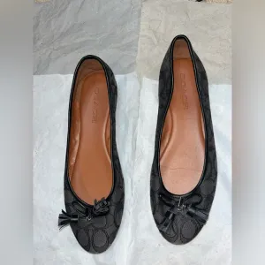 COACH C Logo Bea Black/Gray FeminineClassicDressy Charm Tassel Ballet Flats Sz 9